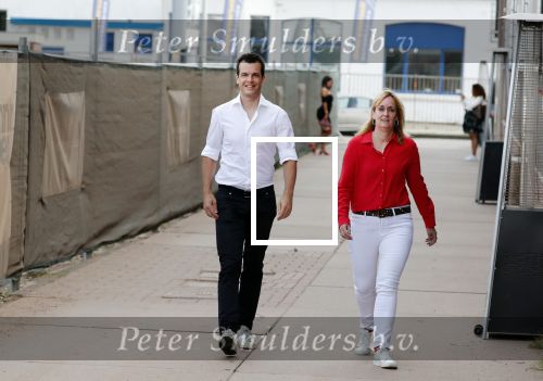 Amsterdam 6 juli 2018
Gordon viert zijn 50e verjaardag bij de Harbour Club en gaat daarna varen met de roze MS de Jordaan. Carlo v Lienden met zijn vrouw