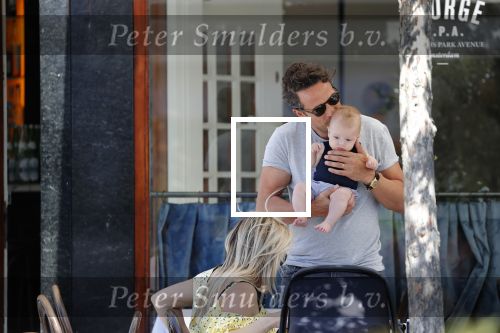 Amsterdam 17 juli 2018
Chantal janzen met man Marco Geeratz en hun zoontje op etrras en achter de kinderwagen.