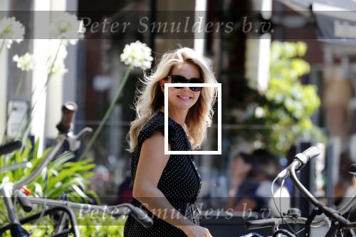 amsterdam 28 juni 2018
Chantal Janzen doet boodschappen op de cornelis schuytstraat.
