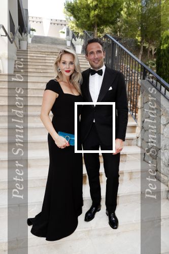 Mallorca 29 juni 2018
Iris van den Ende (1989) en Vincent Biekman (1981) zijn zaterdag 30 juni 2018 â€™sÂ middags in het huwelijk getreden, in aanwezigheid van familie en vrienden. Ze werden getrouwd door Dennis, de neef van Vincent Biekman.  
Iris en Vincent zijn twee weken geleden, op 16 juni 2018, in Amsterdam voor de wet getrouwd. 
De getuigen van Iris waren vriendin Madeline en haar broer Vincent. Voor Vincent getuigden zijn twee oudste vrienden Eli en Jermaine. 
De bruidsjurk van Iris werd ontworpen door Armani PrivÃ©. Joop en Janine v d Ende waren natuurlijk aanwezig op deze prachtige dag. Chantal Janzen met haar man Marco Geeratz