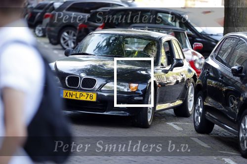 Amsterdam 29 juni 2018
Connie Palmen op weg naar haar BMW Z3 uit 1999.