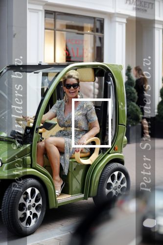 Amsterdam 21 juli 2018
Connie Witteman in haar Connieâ€™s creative Car Concept karretje op de pc hooftstraat.