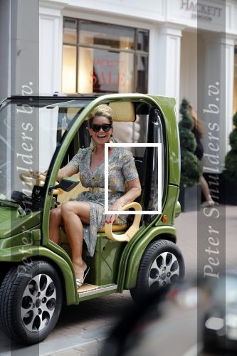 Amsterdam 21 juli 2018
Connie Witteman in haar Connieâ€™s creative Car Concept karretje op de pc hooftstraat.