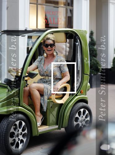 Amsterdam 21 juli 2018
Connie Witteman in haar Connieâ€™s creative Car Concept karretje op de pc hooftstraat.