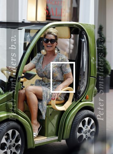 Amsterdam 21 juli 2018
Connie Witteman in haar Connieâ€™s creative Car Concept karretje op de pc hooftstraat.
