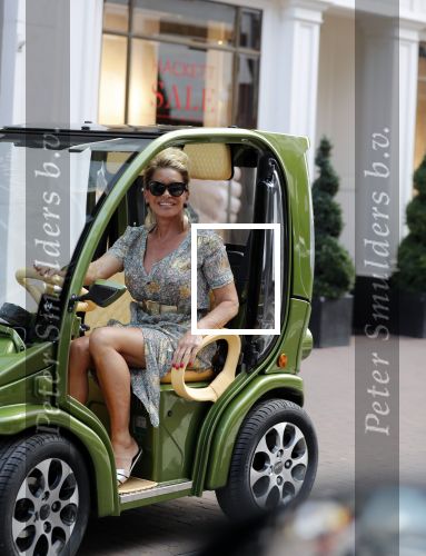 Amsterdam 21 juli 2018
Connie Witteman in haar Connieâ€™s creative Car Concept karretje op de pc hooftstraat.
