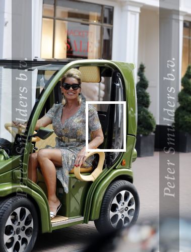 Amsterdam 21 juli 2018
Connie Witteman in haar Connieâ€™s creative Car Concept karretje op de pc hooftstraat.