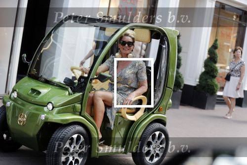 Amsterdam 21 juli 2018
Connie Witteman in haar Connieâ€™s creative Car Concept karretje op de pc hooftstraat.