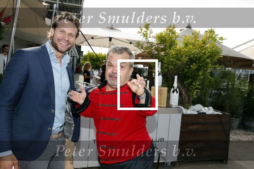 Amsterdam 6 juli 2018
Gordon viert zijn 50e verjaardag bij de Harbour Club en gaat daarna varen met de roze MS de Jordaan. Dirk taat