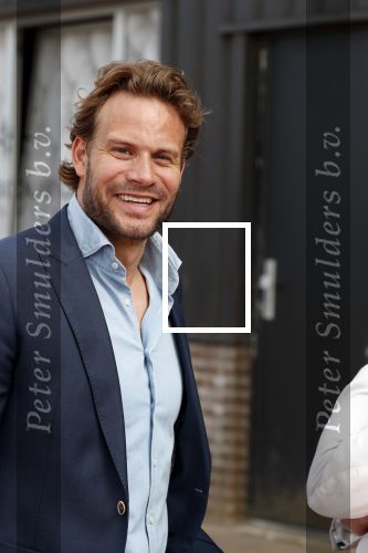 Amsterdam 6 juli 2018
Gordon viert zijn 50e verjaardag bij de Harbour Club en gaat daarna varen met de roze MS de Jordaan. Dirk taat
