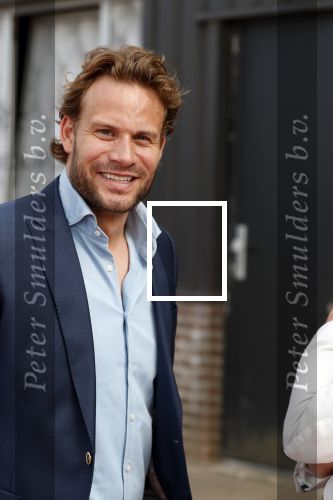 Amsterdam 6 juli 2018
Gordon viert zijn 50e verjaardag bij de Harbour Club en gaat daarna varen met de roze MS de Jordaan. Dirk taat