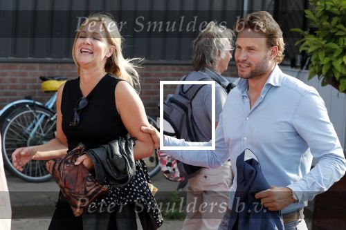 Amsterdam 6 juli 2018
Gordon viert zijn 50e verjaardag bij de Harbour Club en gaat daarna varen met de roze MS de Jordaan. Dirk taat
