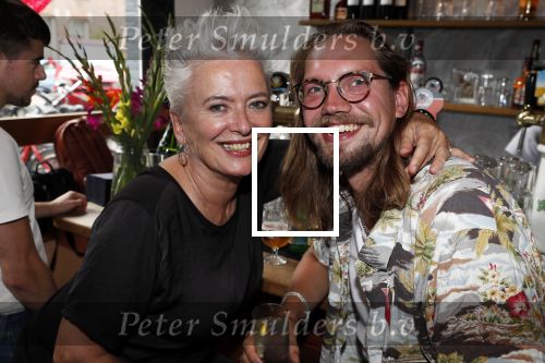 Amsterdam 13 juli 2018
Opening cafe Mimi van actrice Linde van den Heuvel en â€¦. Doris Baten met een kennis