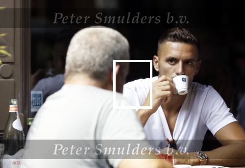 Amsterdam 24 juli 2018
Dusan tadic ( speler ajax) op terras bij v Dam.