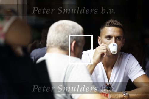 Amsterdam 24 juli 2018
Dusan tadic ( speler ajax) op terras bij v Dam.