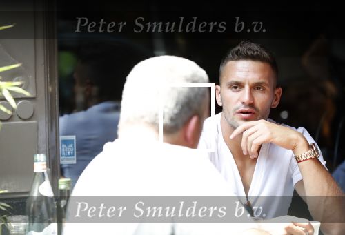 Amsterdam 24 juli 2018
Dusan tadic ( speler ajax) op terras bij v Dam.