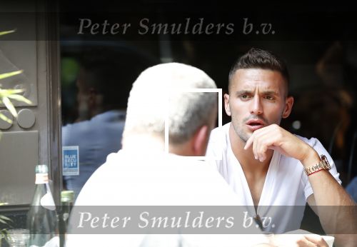 Amsterdam 24 juli 2018
Dusan tadic ( speler ajax) op terras bij v Dam.
