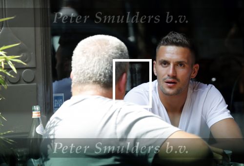 Amsterdam 24 juli 2018
Dusan tadic ( speler ajax) op terras bij v Dam.