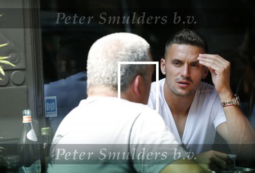 Amsterdam 24 juli 2018
Dusan tadic ( speler ajax) op terras bij v Dam.