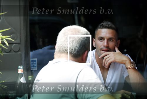 Amsterdam 24 juli 2018
Dusan tadic ( speler ajax) op terras bij v Dam.