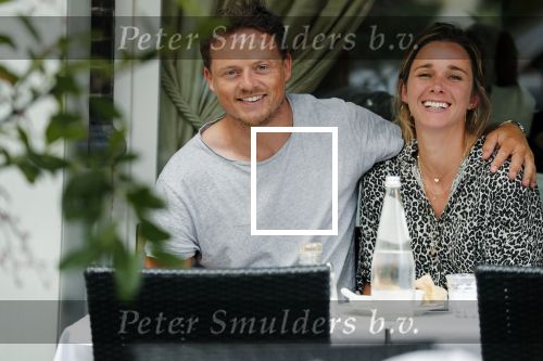 Amsterdam 18 juli 2018
Ellen Hoog met haar man Kelvin de Lang op terras.