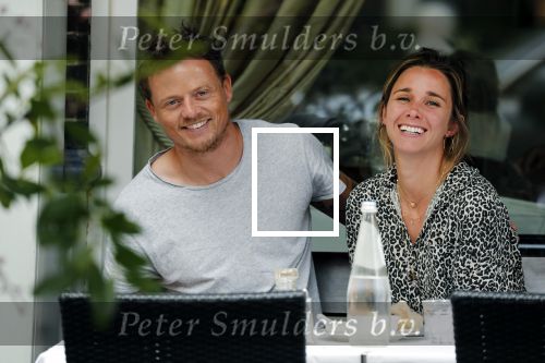 Amsterdam 18 juli 2018
Ellen Hoog met haar man Kelvin de Lang op terras.