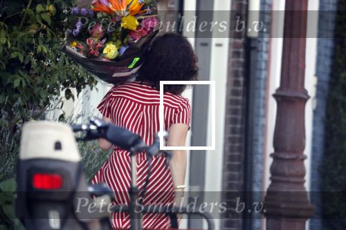 Amsterdam 28 juni 2018
Femke Halsema krijgt bloemen omdat ze de nieuwe burgemeester van Amsterdam wordt.