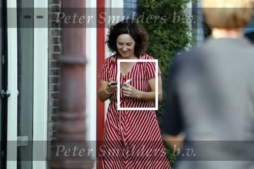 Amsterdam 28 juni 2018
Femke Halsema krijgt bloemen omdat ze de nieuwe burgemeester van Amsterdam wordt.