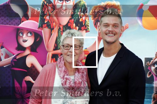 Amsterdam 15 juli 2018
De feestelijke Nederlandse premiÃ¨re van 
HOTEL TRANSSYLVANIÃ‹ 3 in PathÃ© Arena te Amsterdam. De Nederlandse stemacteurs Charly Luske, Fernando Halman, Ferry Doedens, Ilse Warringa, Tony Neef zijn aanwezig . Ferry kwam met zijn moeder