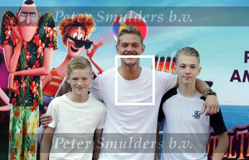 Amsterdam 15 juli 2018
De feestelijke Nederlandse premiÃ¨re van 
HOTEL TRANSSYLVANIÃ‹ 3 in PathÃ© Arena te Amsterdam. De Nederlandse stemacteurs Charly Luske, Fernando Halman, Ferry Doedens, Ilse Warringa, Tony Neef zijn aanwezig . Ferry kwam met zijn moeder