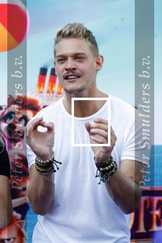 Amsterdam 15 juli 2018
De feestelijke Nederlandse premiÃ¨re van 
HOTEL TRANSSYLVANIÃ‹ 3 in PathÃ© Arena te Amsterdam. De Nederlandse stemacteurs Charly Luske, Fernando Halman, Ferry Doedens, Ilse Warringa, Tony Neef zijn aanwezig . Ferry kwam met zijn moeder