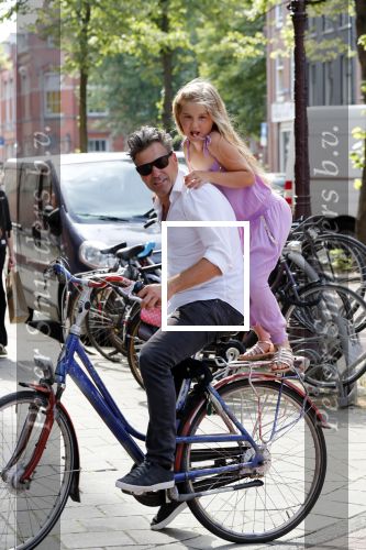 Amsterdam 13 juli 2018
Opening cafe Mimi van actrice Linde van den Heuvel en â€¦. Frederik Brom Nienke Romer en hun kinderen