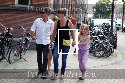 Amsterdam 13 juli 2018
Opening cafe Mimi van actrice Linde van den Heuvel en â€¦. Frederik Brom Nienke Romer en hun kinderen