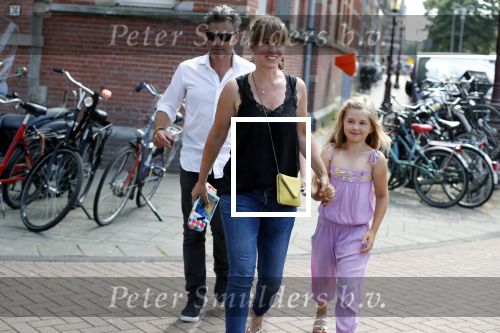 Amsterdam 13 juli 2018
Opening cafe Mimi van actrice Linde van den Heuvel en â€¦. Frederik Brom Nienke Romer en hun kinderen
