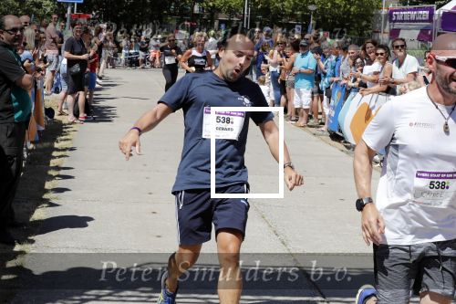 Amsterdam 1 juli 2018
Edwin Evers Run bij het science park met vele bners. Gerard Ekdom