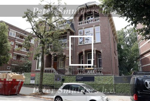 Amsterdam18 juli 2018
Nieuwe huis Roger Hodenius en Gigi Ravelli aan het vondelpark.
