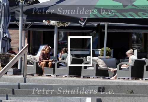 Almere 3 juli 2018
Glennis Grace met haar nieuwe vriend Levy Simon op terras.
