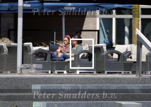 Almere 3 juli 2018
Glennis Grace met haar nieuwe vriend Levy Simon op terras.
