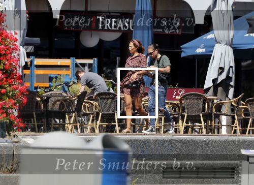 Almere 3 juli 2018
Glennis Grace met haar nieuwe vriend Levy Simon op terras.