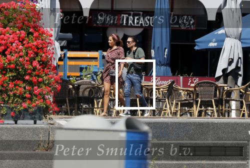 Almere 3 juli 2018
Glennis Grace met haar nieuwe vriend Levy Simon op terras.