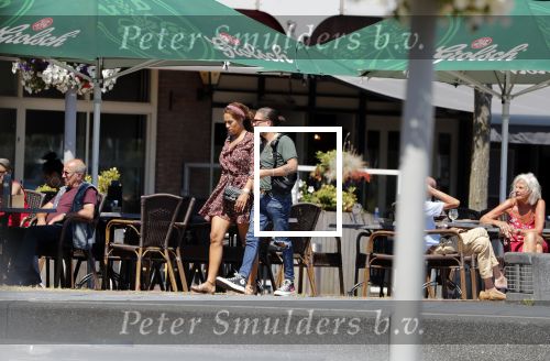 Almere 3 juli 2018
Glennis Grace met haar nieuwe vriend Levy Simon op terras.