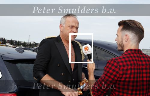 Amsterdam 6 juli 2018
Gordon viert zijn 50e verjaardag bij de Harbour Club en gaat daarna varen met de roze MS de Jordaan.