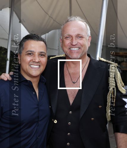 Amsterdam 6 juli 2018
Gordon viert zijn 50e verjaardag bij de Harbour Club en gaat daarna varen met de roze MS de Jordaan. Gordon met Patrick