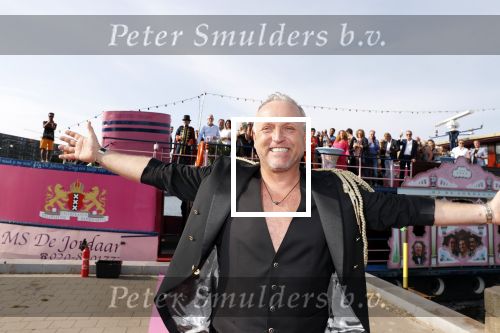 Amsterdam 6 juli 2018
Gordon viert zijn 50e verjaardag bij de Harbour Club en gaat daarna varen met de roze MS de Jordaan.