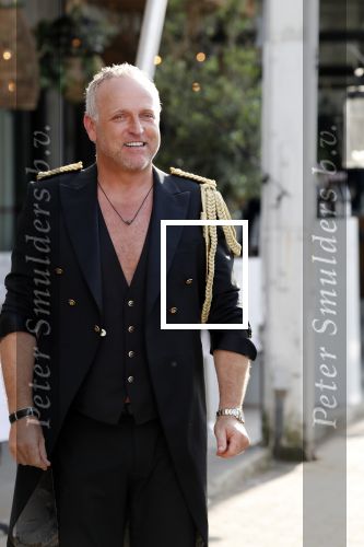 Amsterdam 6 juli 2018
Gordon viert zijn 50e verjaardag bij de Harbour Club en gaat daarna varen met de roze MS de Jordaan.
