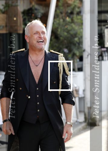 Amsterdam 6 juli 2018
Gordon viert zijn 50e verjaardag bij de Harbour Club en gaat daarna varen met de roze MS de Jordaan.