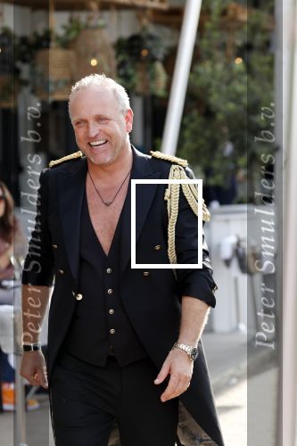 Amsterdam 6 juli 2018
Gordon viert zijn 50e verjaardag bij de Harbour Club en gaat daarna varen met de roze MS de Jordaan.