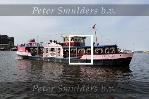 Amsterdam 6 juli 2018
Gordon viert zijn 50e verjaardag bij de Harbour Club en gaat daarna varen met de roze MS de Jordaan.