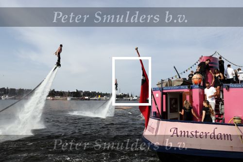 Amsterdam 6 juli 2018
Gordon viert zijn 50e verjaardag bij de Harbour Club en gaat daarna varen met de roze MS de Jordaan.