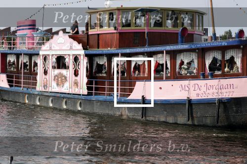 Amsterdam 6 juli 2018
Gordon viert zijn 50e verjaardag bij de Harbour Club en gaat daarna varen met de roze MS de Jordaan.